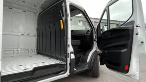 IVECO Daily 35S18A8 V FURGON