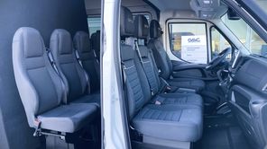 IVECO Daily 35S18A8 V VAN przewóz osób