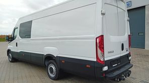 IVECO Daily 35S18A8 V VAN przewóz osób